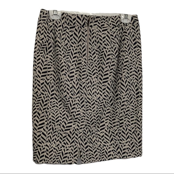 Ann Taylor Abstract Geo Pattern Gray and Cream Pencil Skirt Size 4 - Picture 7 of 8